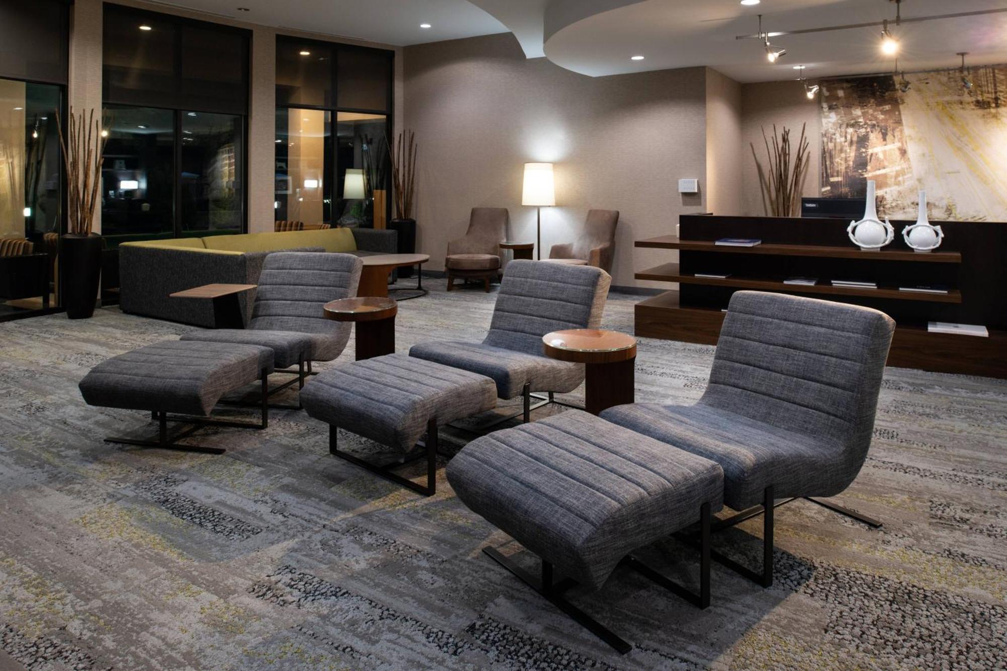 מלון Courtyard Highpoint מראה חיצוני תמונה