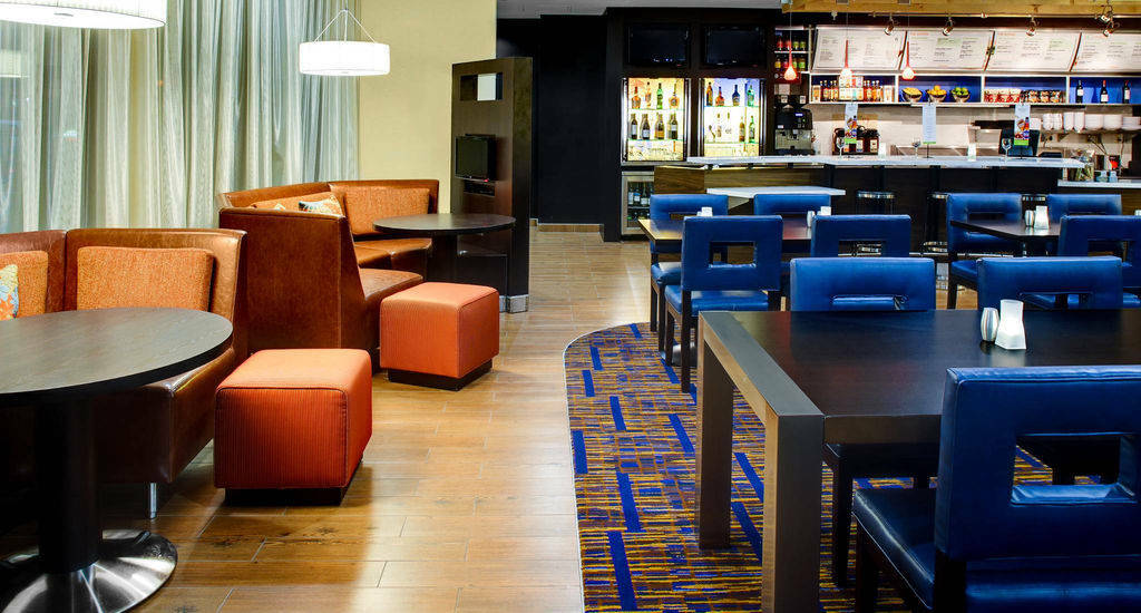 מלון Courtyard Highpoint מראה חיצוני תמונה